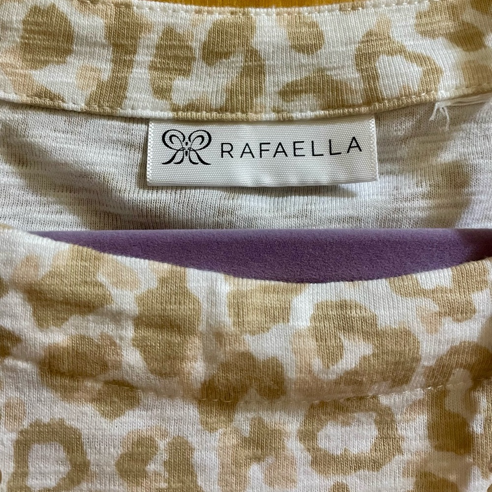 Rafaella Cream Blouse with V-Neck and Relaxed Fit - Picture 2 of 7